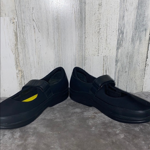 Women's Black Apex Mary Jane Shoes - Picture 4 of 9